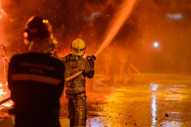 Venganza vecinal: un hombre provoca un incendio en su edificio y es condenado a seis años de cárcel