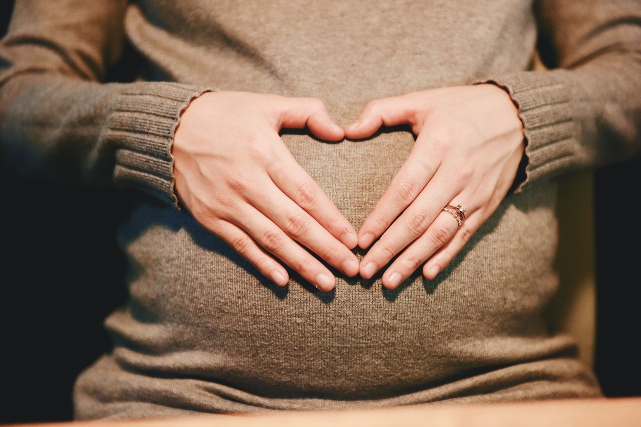 Baleares amplía a las abogadas la suspensión de plazos procesales antes y después del parto